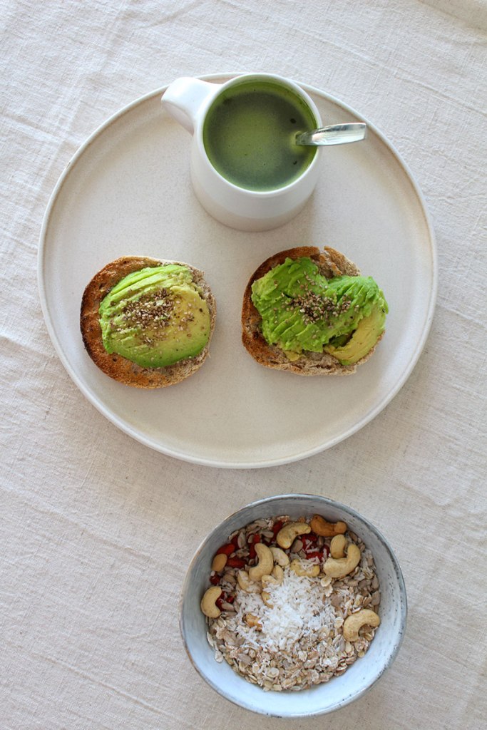 les routines bien-être du matin avocado toast matcha Aime skincare