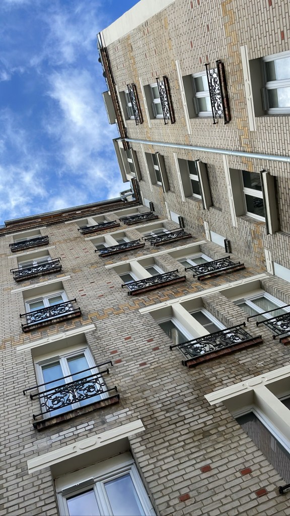 solo trip Paris hotel Ami